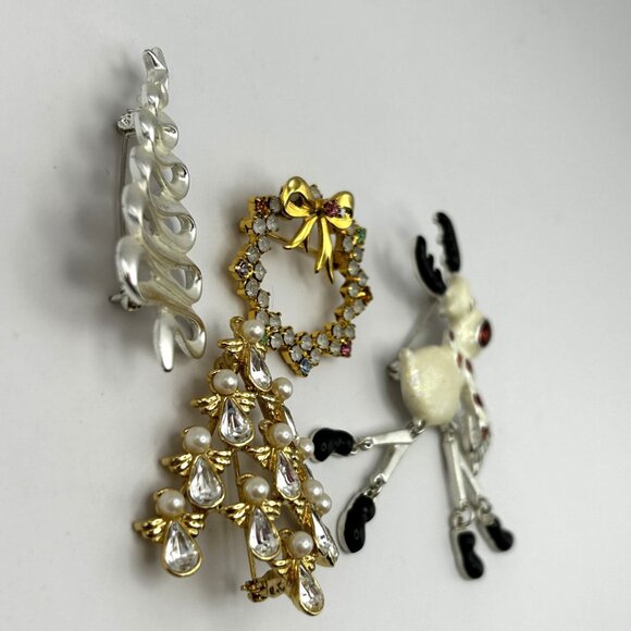 Vintage Christmas Brooch Lot Danecraft & NR Signed Reindeer, Trees, Wreath - Picture 9 of 10